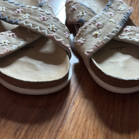 Free People Floral Embroidered Sandals - size 39.5 (US 8) - Picture 3 of 7
